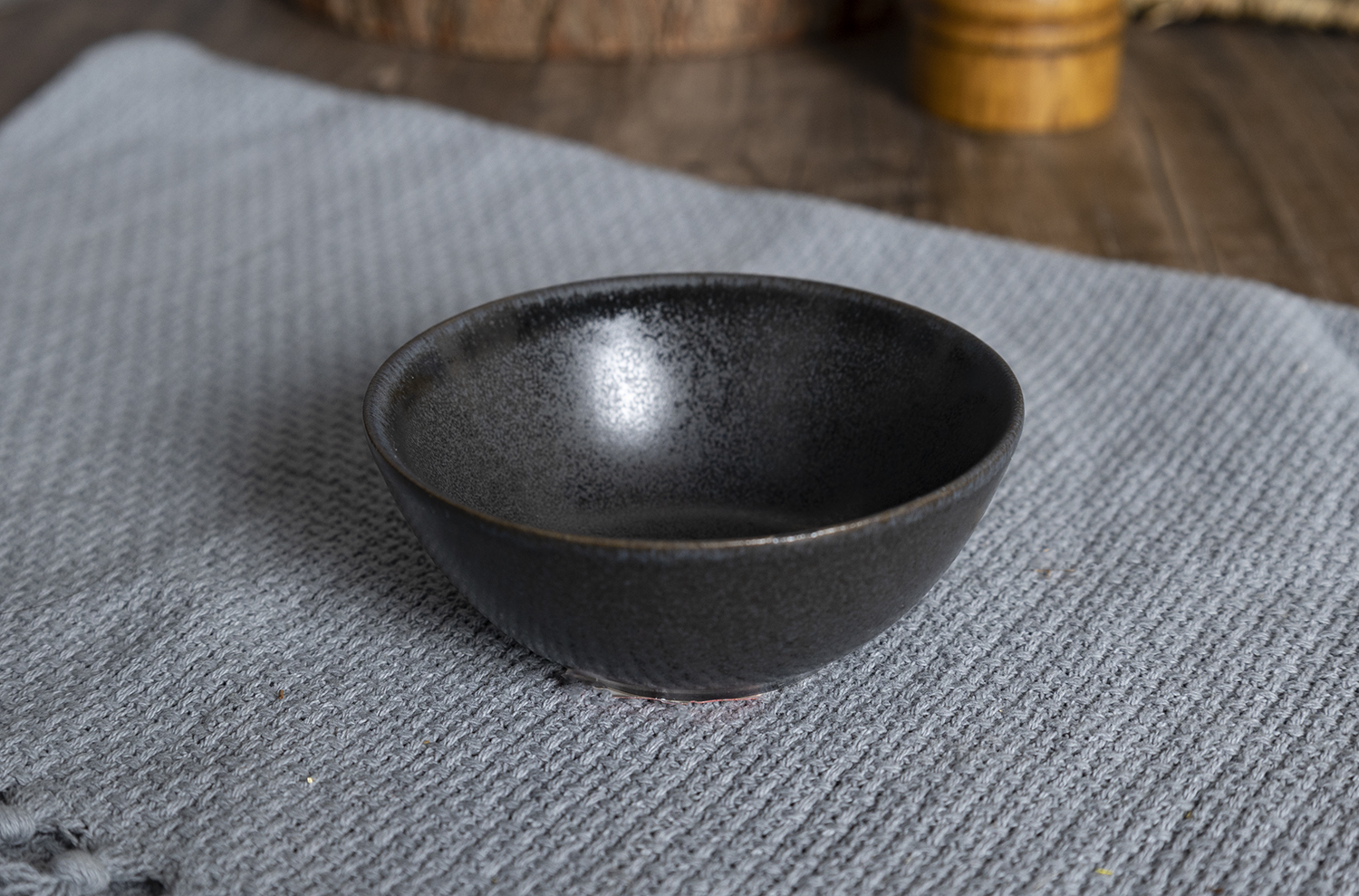 ​CHANGSHA HAPPY GO  Modern Matte Black Reactive Glaze Stoneware Dinnerware Set for Contemporary Dining |happygodinnerware.com