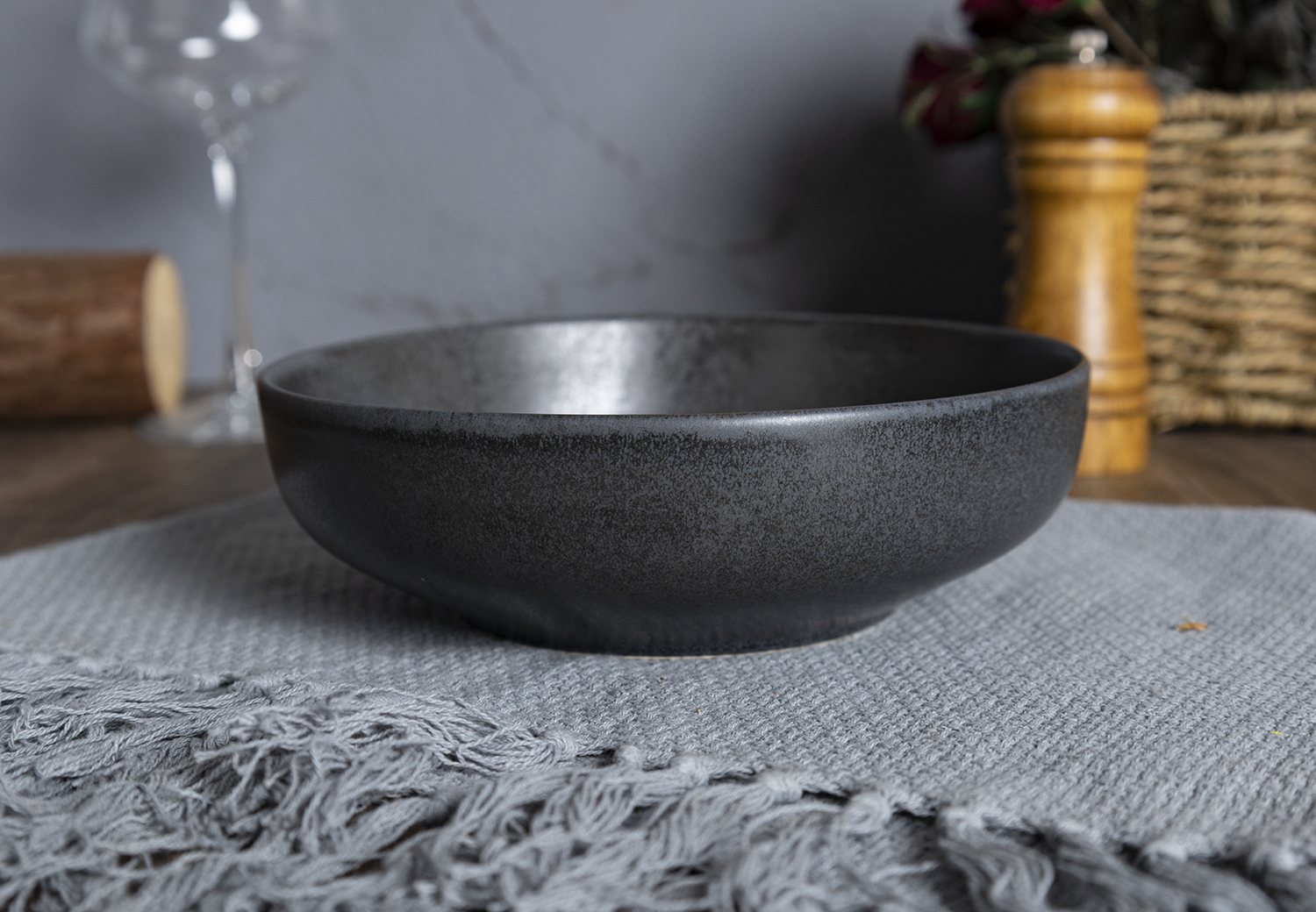 ​CHANGSHA HAPPY GO  Modern Matte Black Reactive Glaze Stoneware Dinnerware Set for Contemporary Dining |happygodinnerware.com