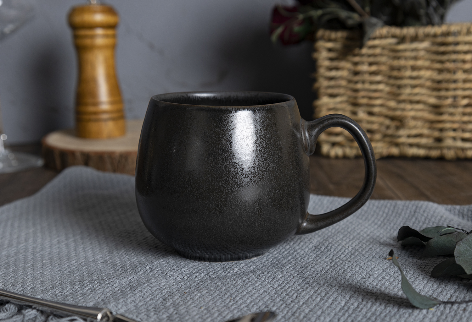 ​CHANGSHA HAPPY GO  Modern Matte Black Reactive Glaze Stoneware Dinnerware Set for Contemporary Dining |happygodinnerware.com