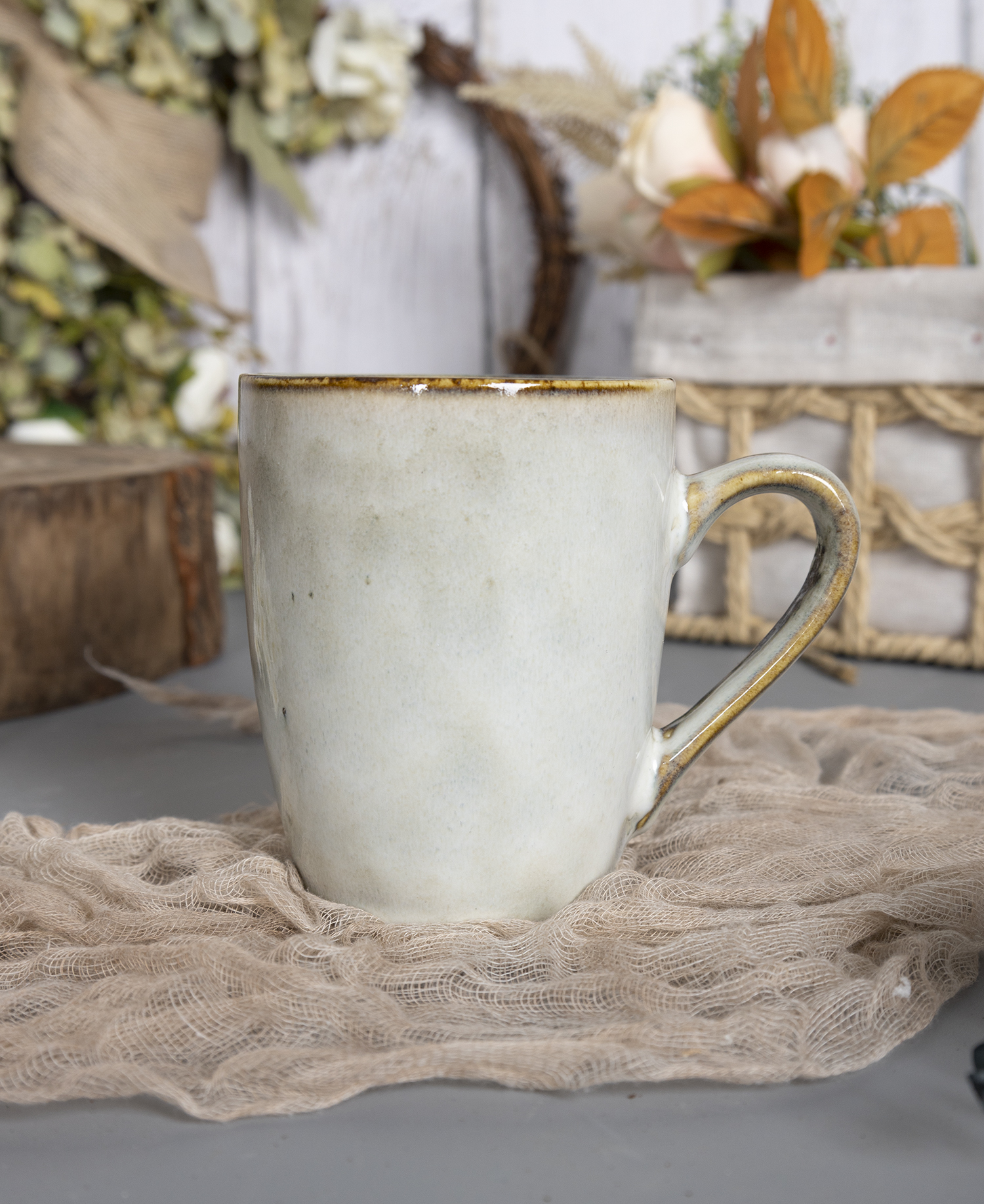 ​CHANGSHA HAPPY GO  Handcrafted Ivory Reactive Glazed Stoneware Set with Golden Edge Accents  |happygodinnerware.com