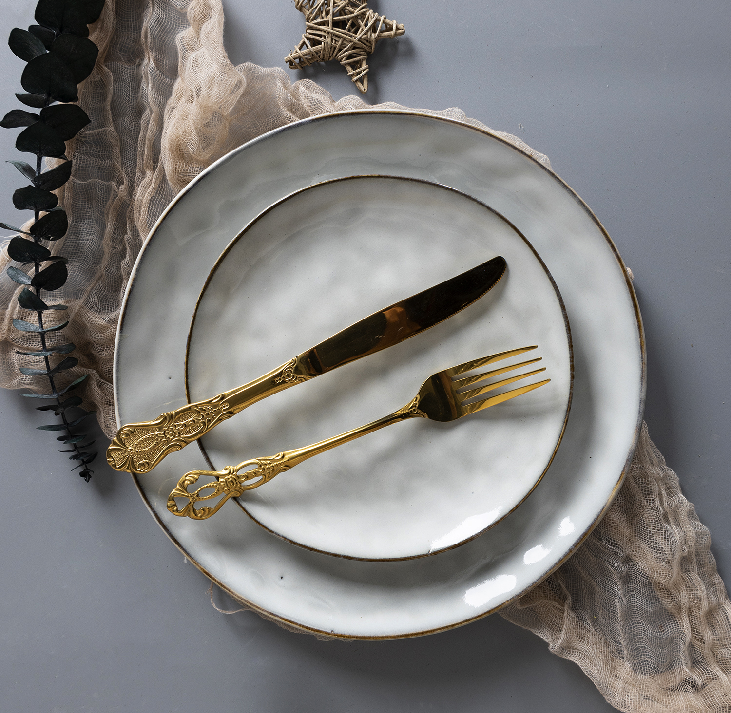 ​CHANGSHA HAPPY GO  Handcrafted Ivory Reactive Glazed Stoneware Set with Golden Edge Accents  |happygodinnerware.com