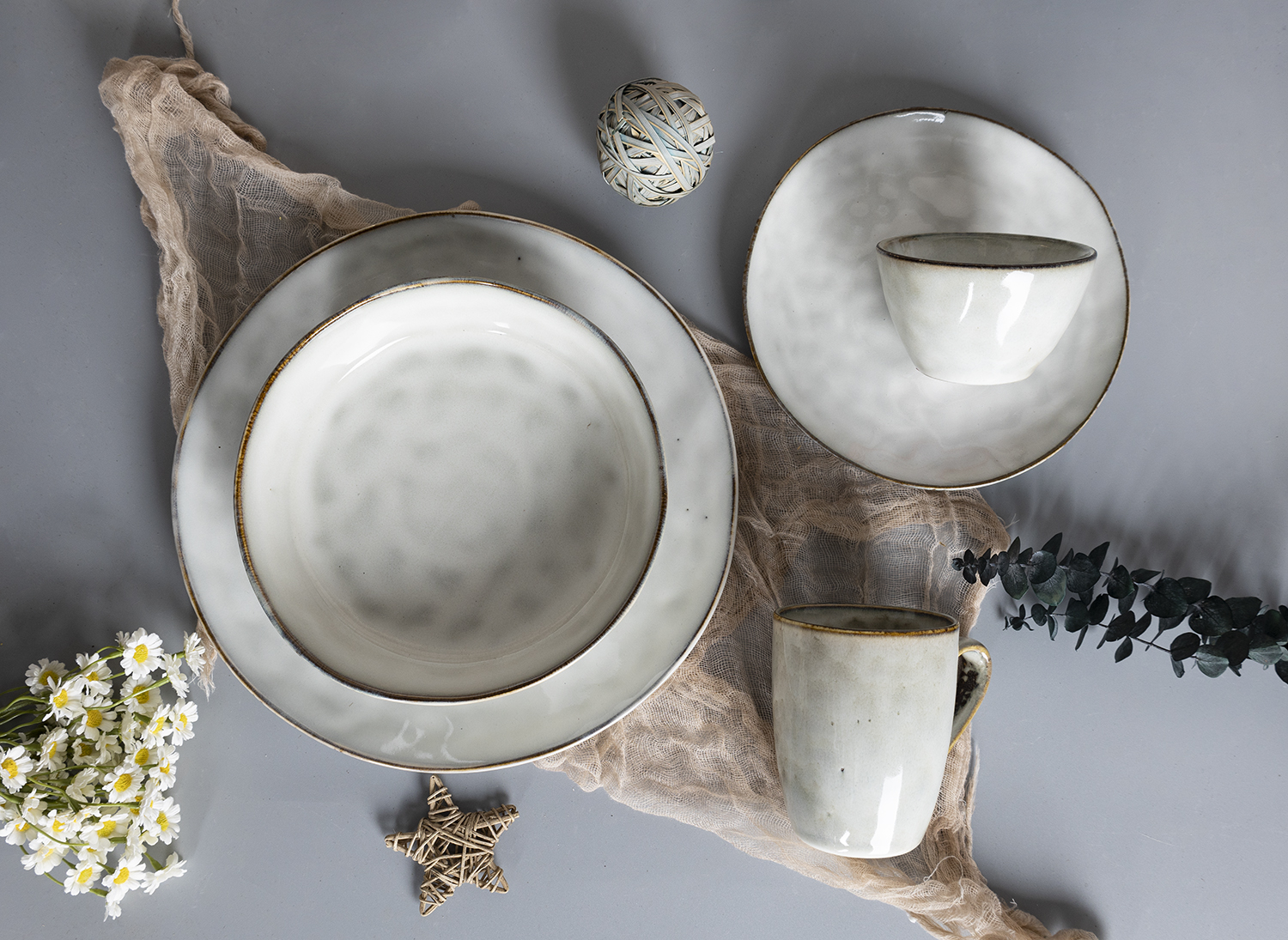 ​CHANGSHA HAPPY GO  Handcrafted Ivory Reactive Glazed Stoneware Set with Golden Edge Accents  |happygodinnerware.com