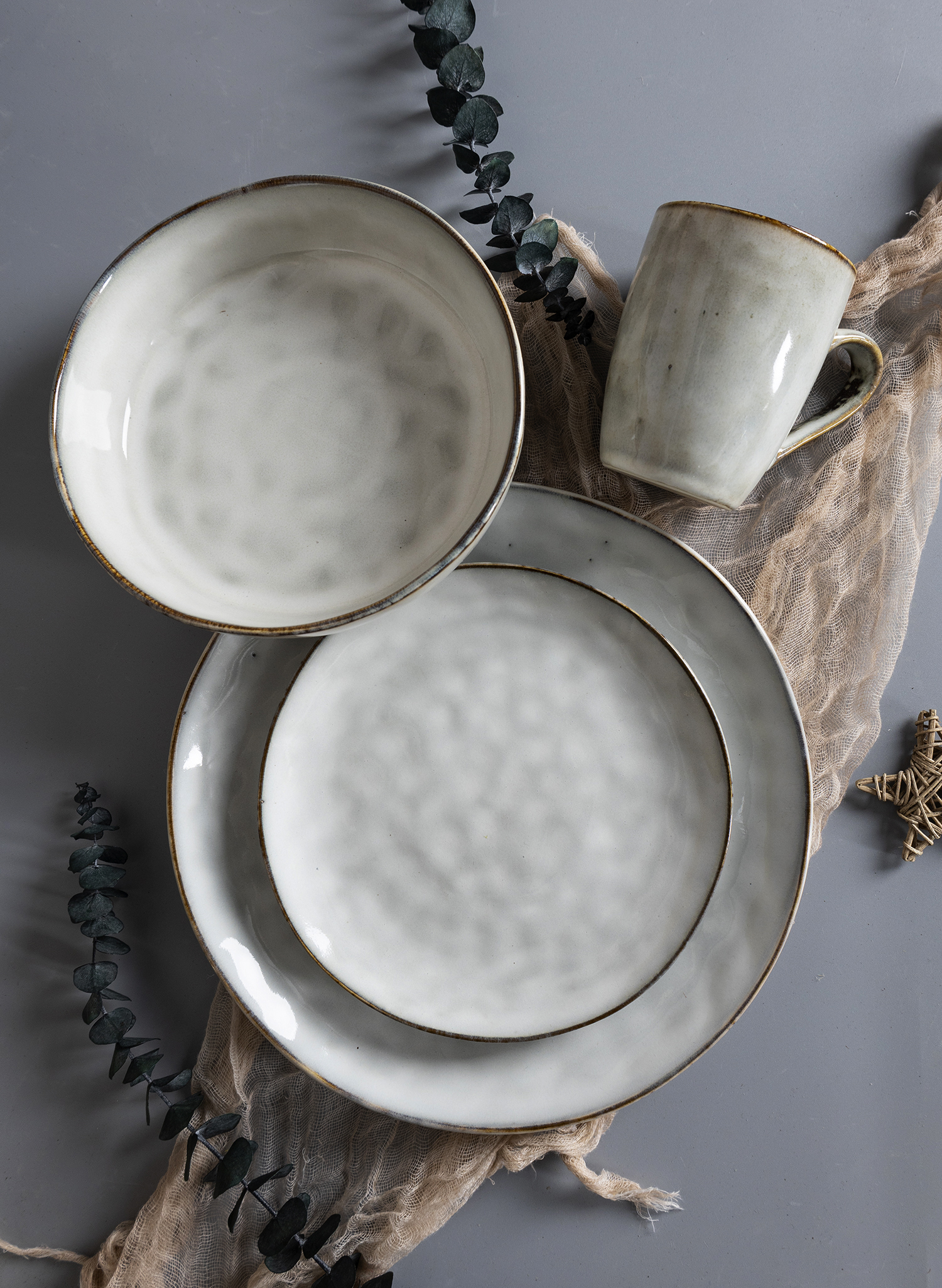 ​CHANGSHA HAPPY GO  Handcrafted Ivory Reactive Glazed Stoneware Set with Golden Edge Accents  |happygodinnerware.com