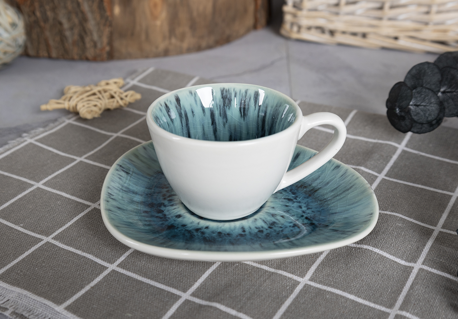 ​CHANGSHA HAPPY GO  Nordic Style Blue Reactive Glaze Porcelain Dinnerware Collection for Modern Dining |Dopamine Series Ceramics  |happygodinnerware.com