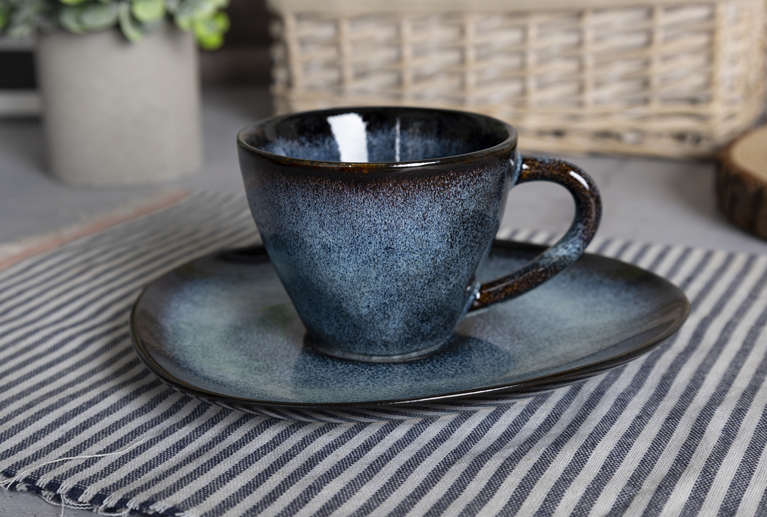 ​CHANGSHA HAPPY GO  Rustic Midnight Blue Speckled Reactive Glazed Stoneware Tea and Dinnerware Set |Dopamine Series Ceramics  |happygodinnerware.com