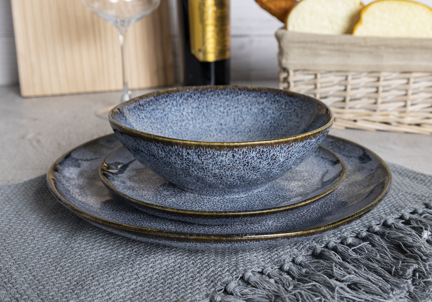 ​CHANGSHA HAPPY GO  Deep Ocean Reactive Glaze Blue Stoneware Tableware Set with Vintage Rim Design |happygodinnerware.com