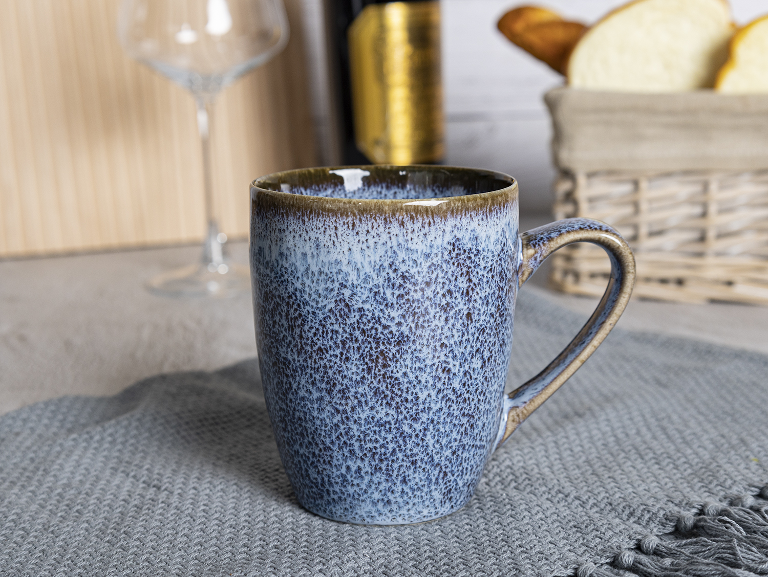 ​CHANGSHA HAPPY GO  Deep Ocean Reactive Glaze Blue Stoneware Tableware Set with Vintage Rim Design |happygodinnerware.com