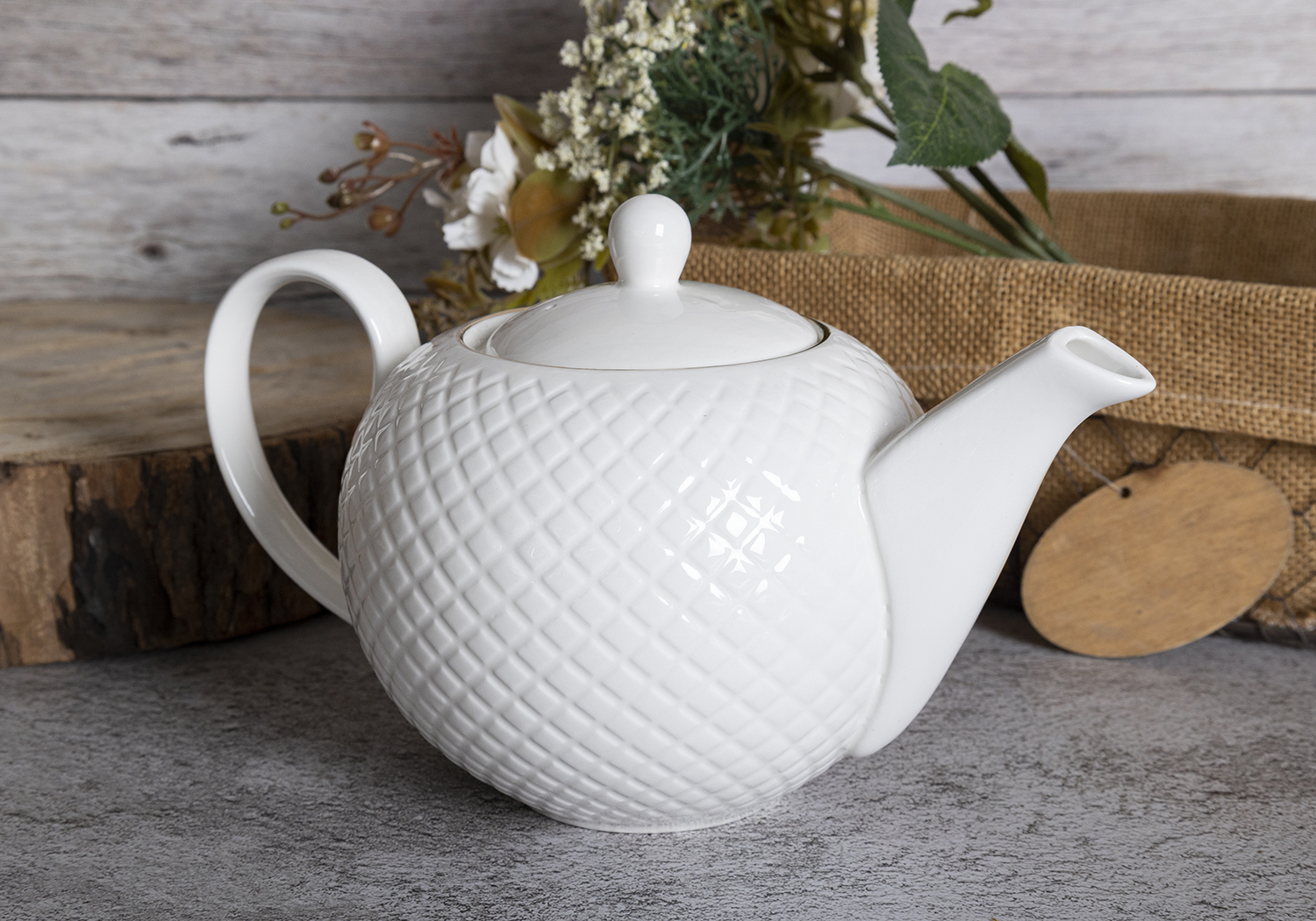 CHANGSHA HAPPY GO Gold-Trimmed, Diamond-Embossed New Bone China Collection | happygodinnerware.com