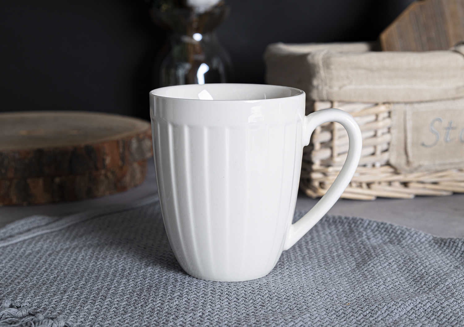 CHANGSHA HAPPY GO Classic White Bone China Dinnerware Set with Vertical Flute Embossing and Gold Rim – Elegant 18-Piece Table Set  |happygodinnerware.com