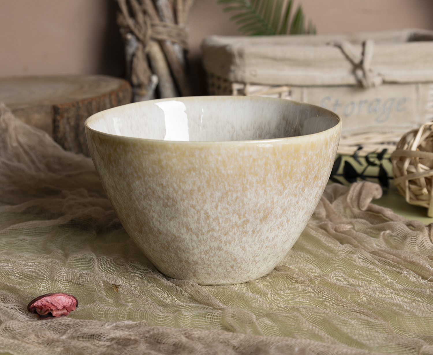 ​CHANGSHA HAPPY GO  Handcrafted Stoneware Reactive Glaze Dinnerware Set with Rustic Yellow Tones for Everyday and Festive Dining |happygodinnerware.com