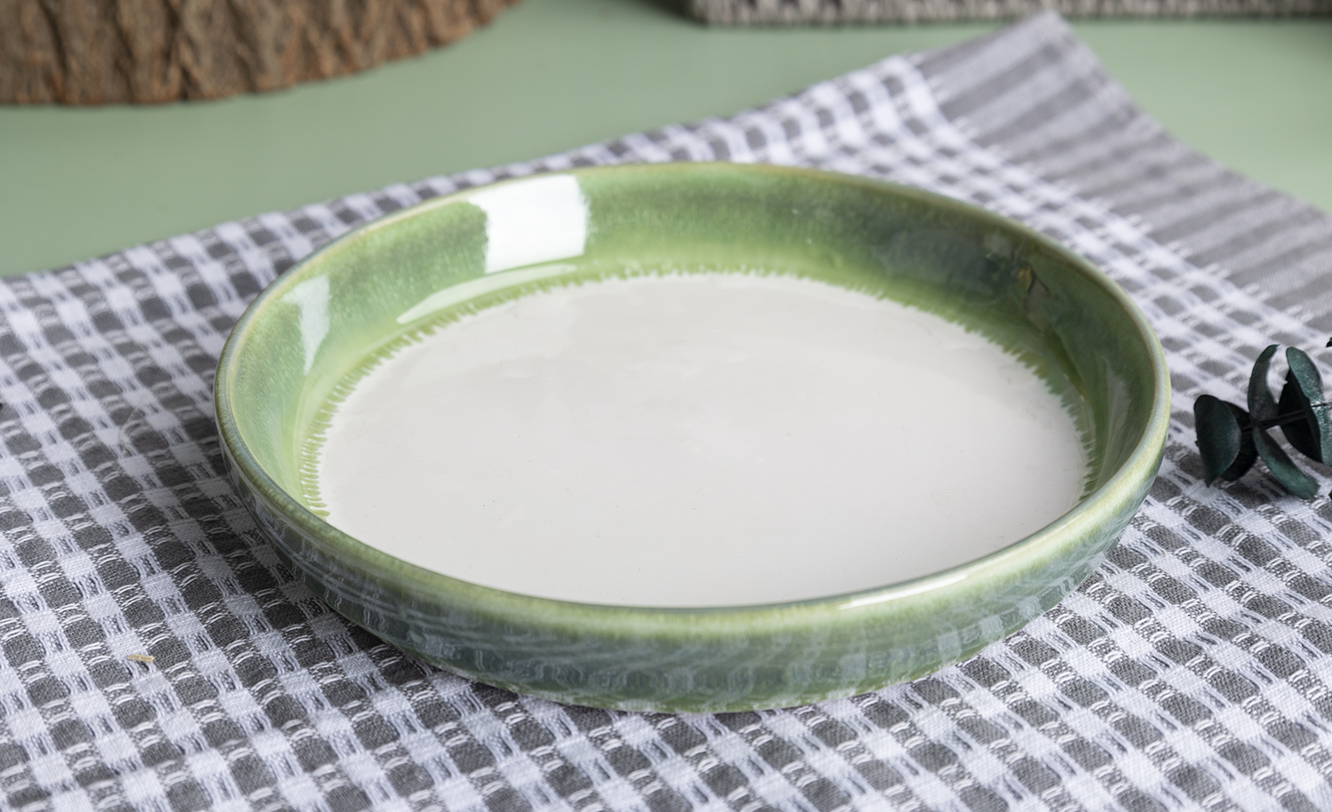 CHANGSHA HAPPY GO  Handcrafted Reactive Glaze Stoneware Dinner Set in Forest Green with Matte Gradient Finish |Dopamine Series Ceramics  |happygodinnerware.com