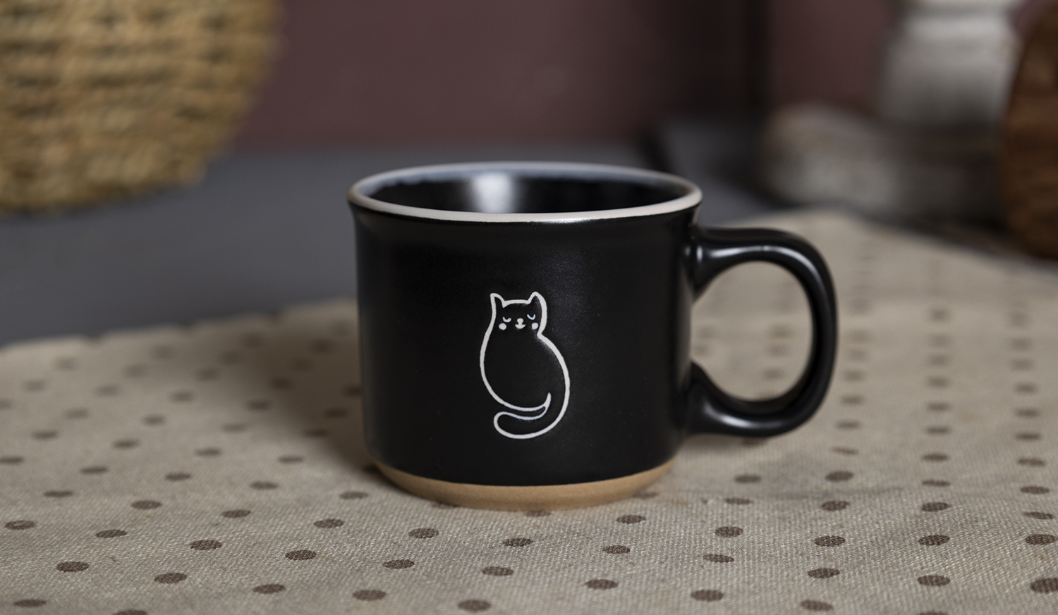 ​CHANGSHA HAPPY GO  Monochrome Cat Illustration Stoneware Mug and Bowl Set with Natural Matte Clay Base and Contrast Glaze  |happygodinnerware.com