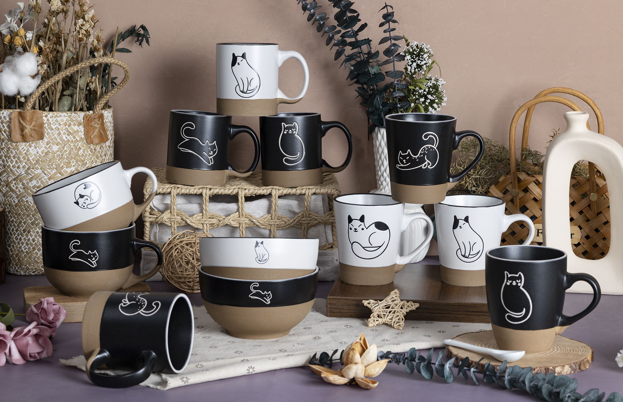 ​CHANGSHA HAPPY GO  Monochrome Cat Illustration Stoneware Mug and Bowl Set with Natural Matte Clay Base and Contrast Glaze  |happygodinnerware.com