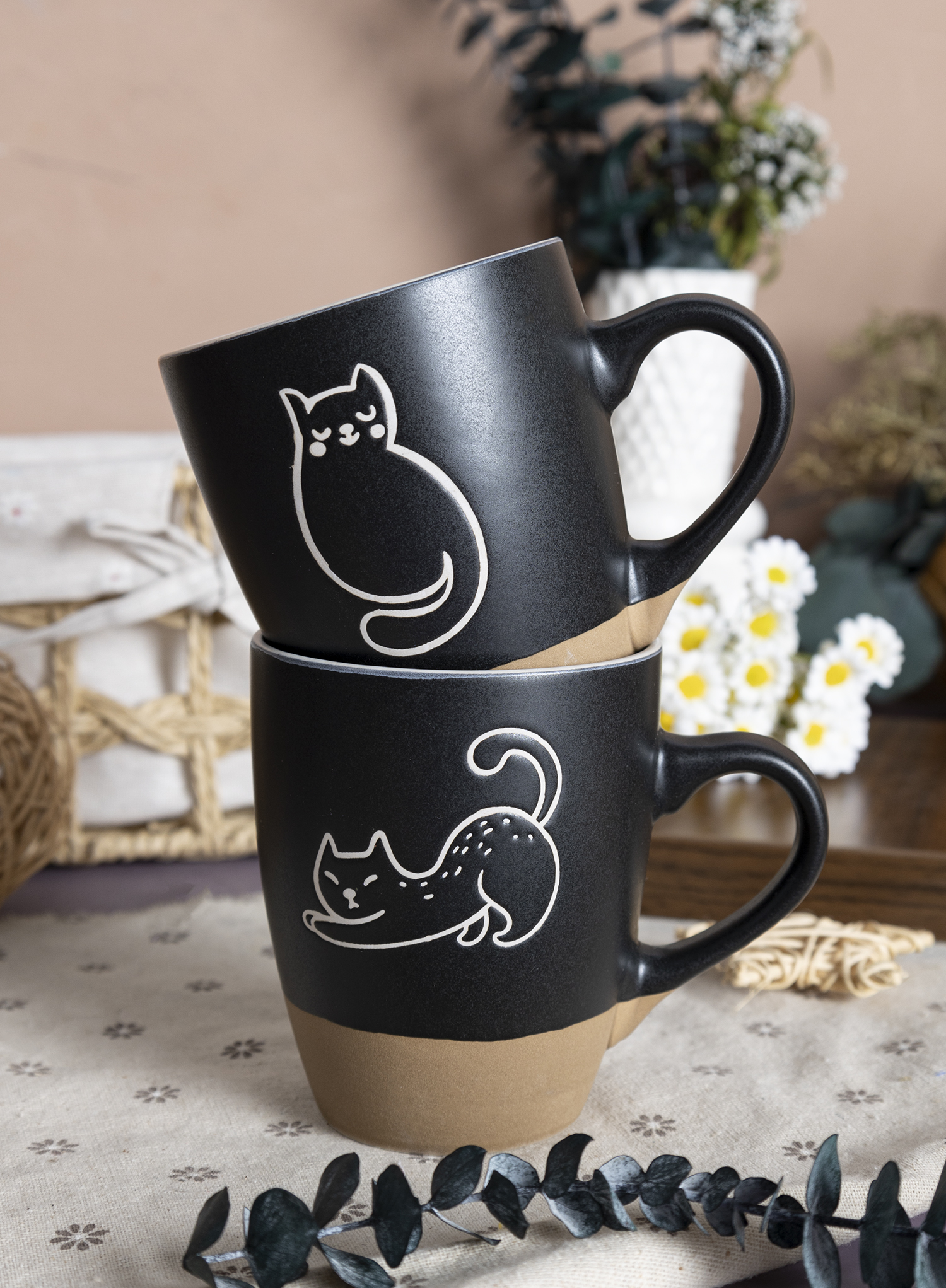 ​CHANGSHA HAPPY GO  Monochrome Cat Illustration Stoneware Mug and Bowl Set with Natural Matte Clay Base and Contrast Glaze  |happygodinnerware.com
