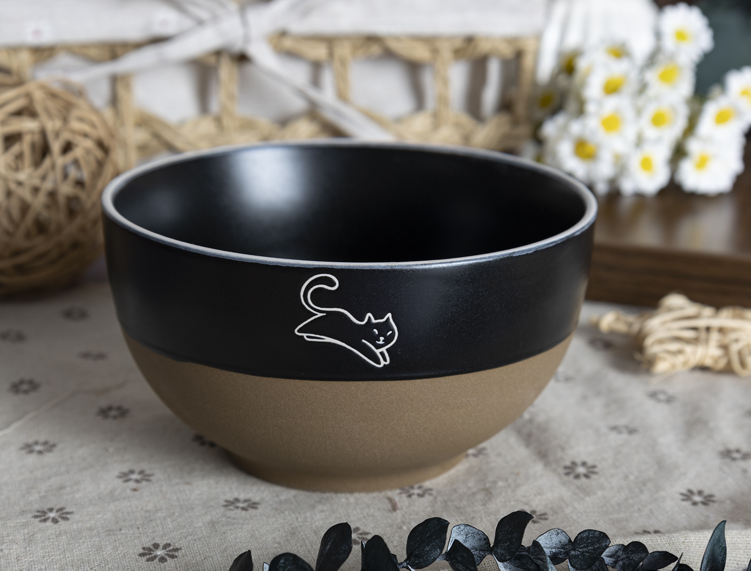 ​CHANGSHA HAPPY GO  Monochrome Cat Illustration Stoneware Mug and Bowl Set with Natural Matte Clay Base and Contrast Glaze  |happygodinnerware.com