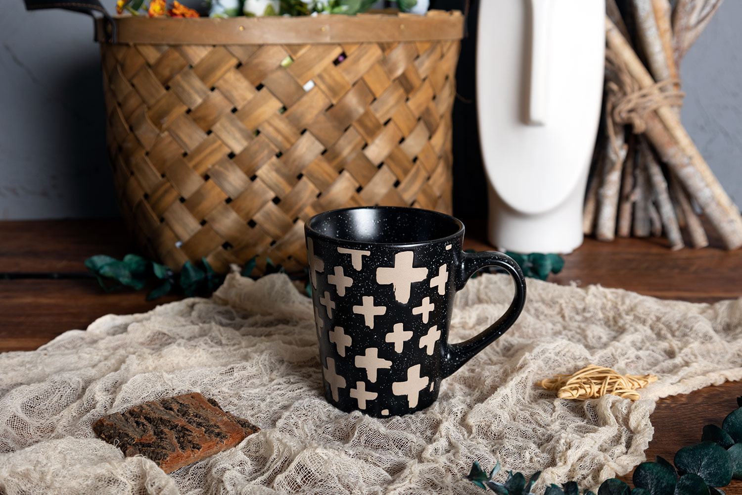 ​CHANGSHA HAPPY GO  Black Speckled Stoneware Coffee Cups with Bold Beige Geometric Screen Prints – 86E-023-a Series  |happygodinnerware.com