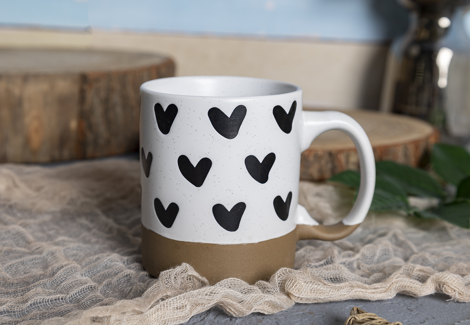 ​CHANGSHA HAPPY GO Modern Contrast Stoneware Mugs with Bold Black Silkscreen Patterns and Raw Clay Base – Model 86E-026 |happygodinnerware.com