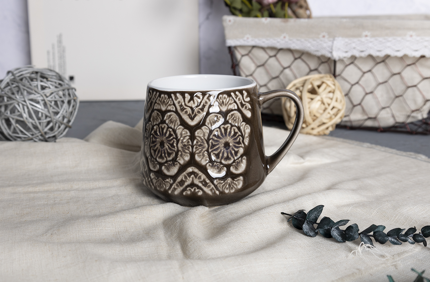 CHANGSHA HAPPY GO  Vintage-Inspired Embossed Stoneware Mug Set with Blue and Mocha Reactive Glaze – Artisan Textures and Classic Floral Relief Design for Elegant Everyday Use|happygodinnerware.com