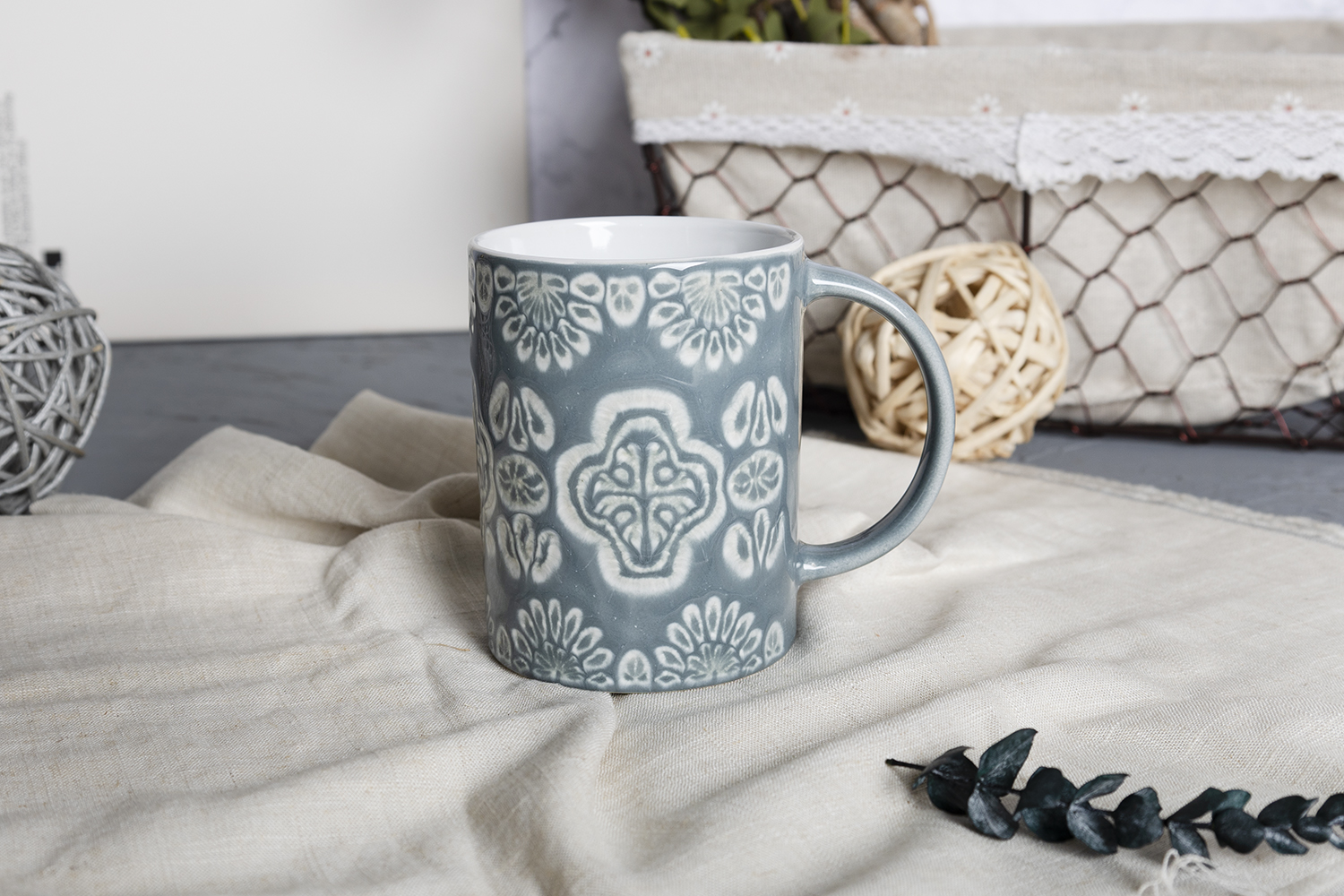 CHANGSHA HAPPY GO  Vintage-Inspired Embossed Stoneware Mug Set with Blue and Mocha Reactive Glaze – Artisan Textures and Classic Floral Relief Design for Elegant Everyday Use|happygodinnerware.com