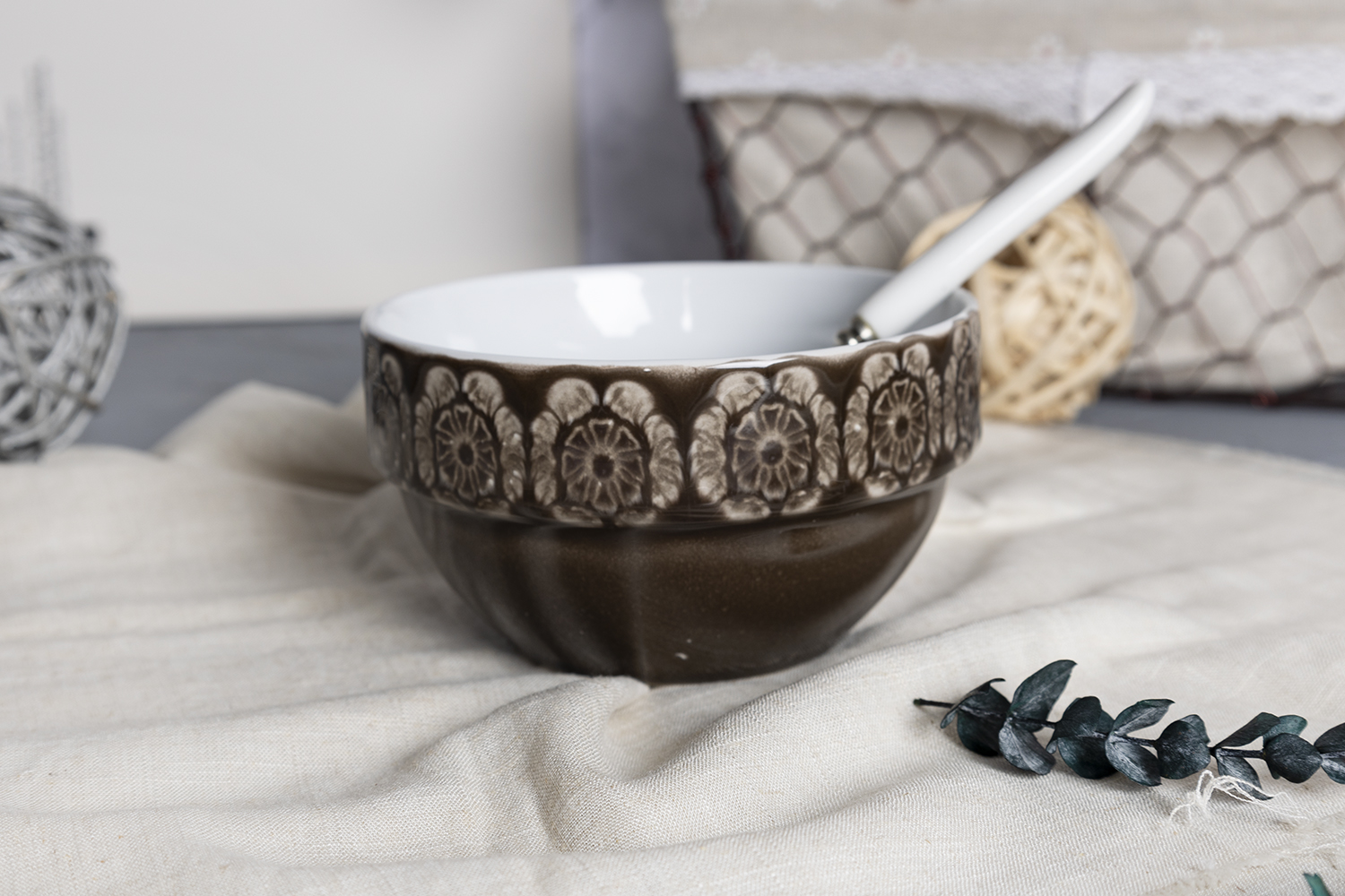 CHANGSHA HAPPY GO  Vintage-Inspired Embossed Stoneware Mug Set with Blue and Mocha Reactive Glaze – Artisan Textures and Classic Floral Relief Design for Elegant Everyday Use|happygodinnerware.com