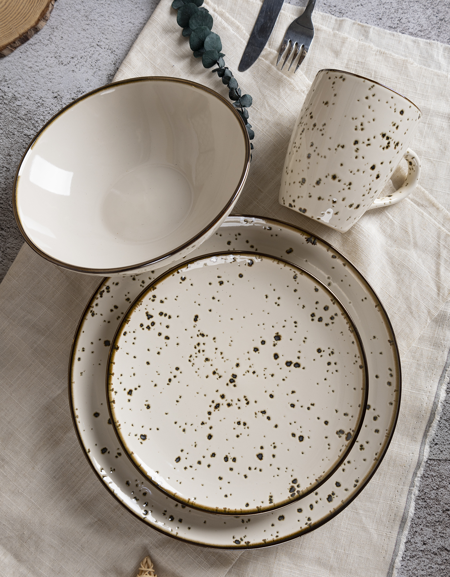 ​CHANGSHA HAPPY GO  Speckled Blue Reactive Glaze Dinnerware Set – Stoneware Plates and Bowls in Retro Style |Dopamine Series Ceramics  |happygodinnerware.com