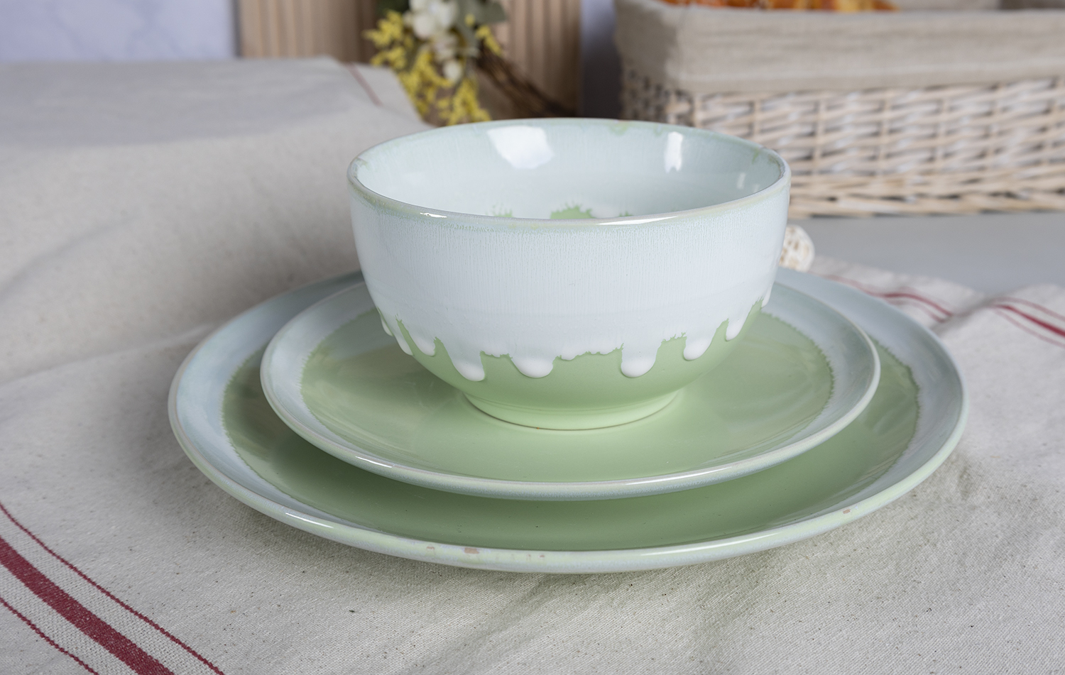 CHANGSHA HAPPY GO  Pastel Macaron Tone Stoneware Dinnerware Set with White Dripping Reactive Glaze – Elegant Soft Color Palette for Contemporary Table Settings|happygodinnerware.com