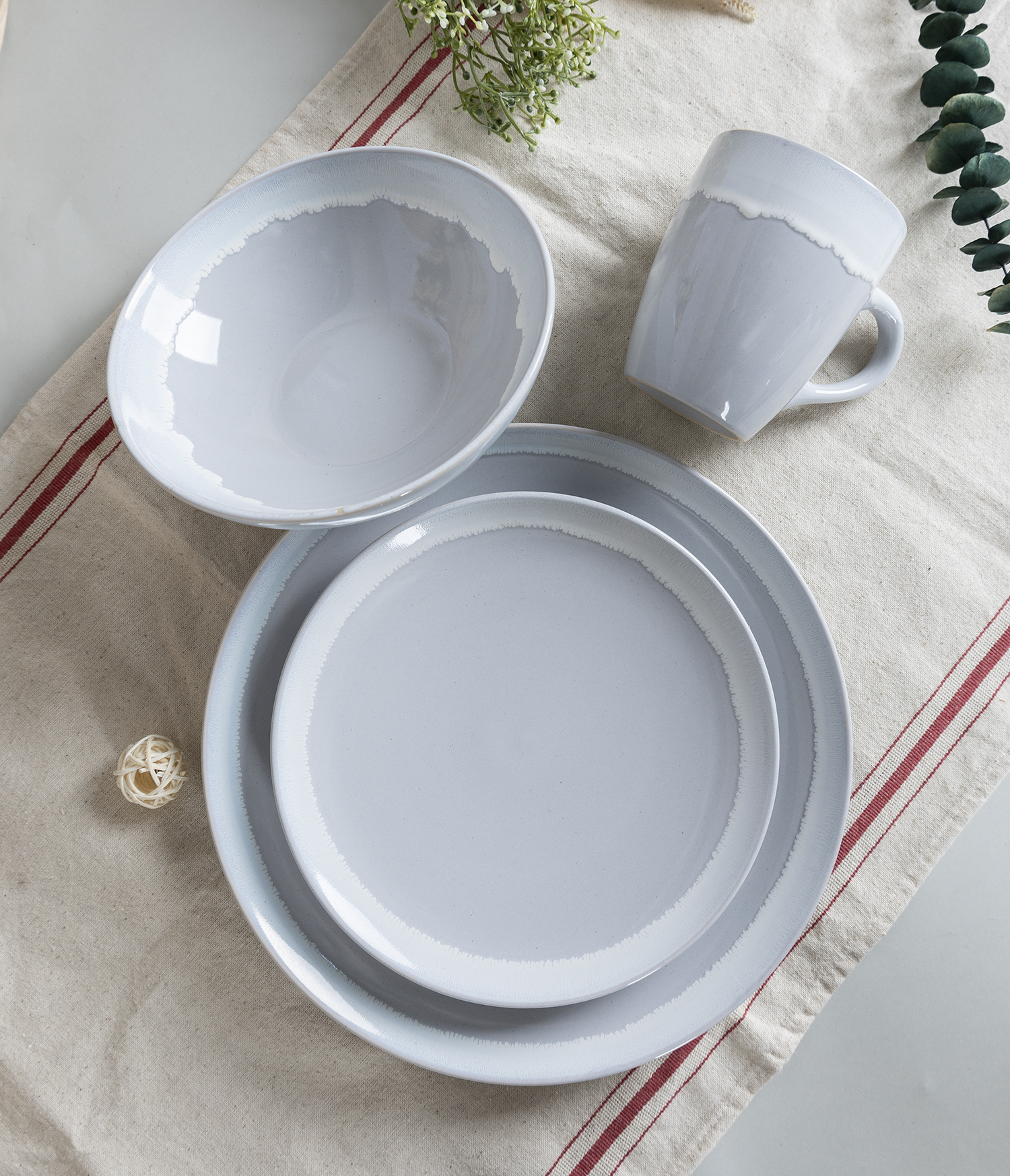 CHANGSHA HAPPY GO  Pastel Macaron Tone Stoneware Dinnerware Set with White Dripping Reactive Glaze – Elegant Soft Color Palette for Contemporary Table Settings|happygodinnerware.com