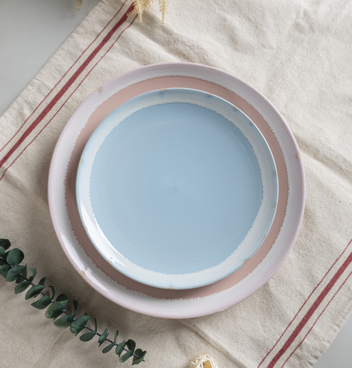CHANGSHA HAPPY GO  Pastel Macaron Tone Stoneware Dinnerware Set with White Dripping Reactive Glaze – Elegant Soft Color Palette for Contemporary Table Settings|happygodinnerware.com