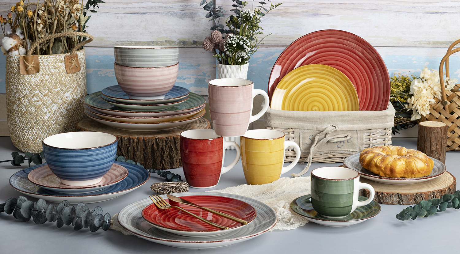 CHANGSHA HAPPY GO Fresh Color Striped Handpainted Fine Earthenware Dinnerware Set with Soft Pastel Tones and Minimalist Design |happygodinnerware.com