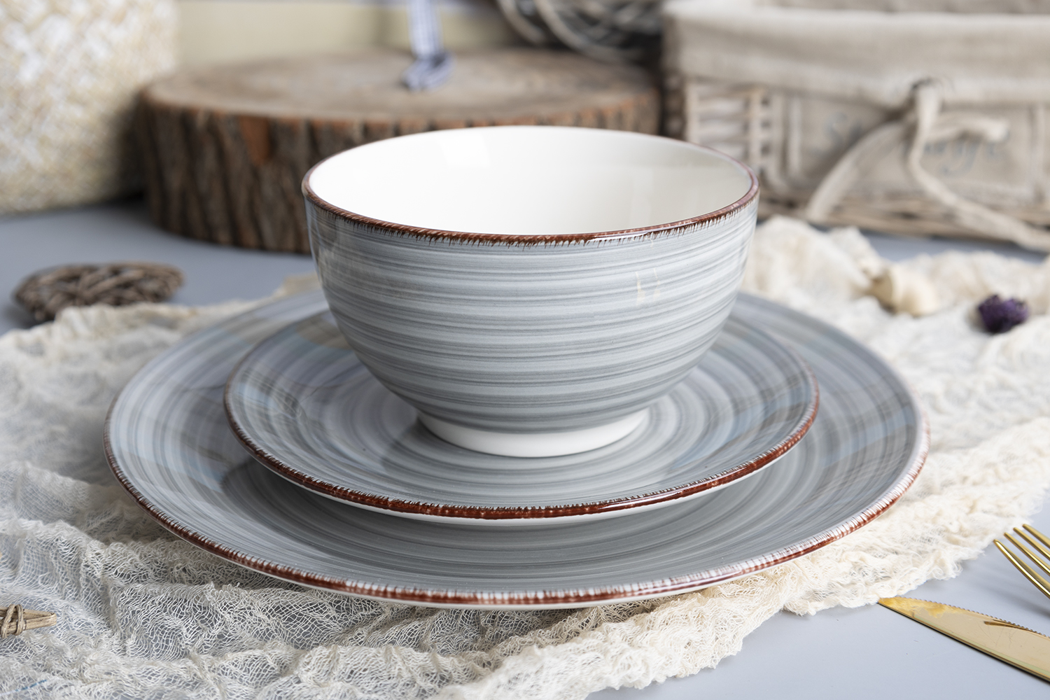 CHANGSHA HAPPY GO Fresh Color Striped Handpainted Fine Earthenware Dinnerware Set with Soft Pastel Tones and Minimalist Design |happygodinnerware.com