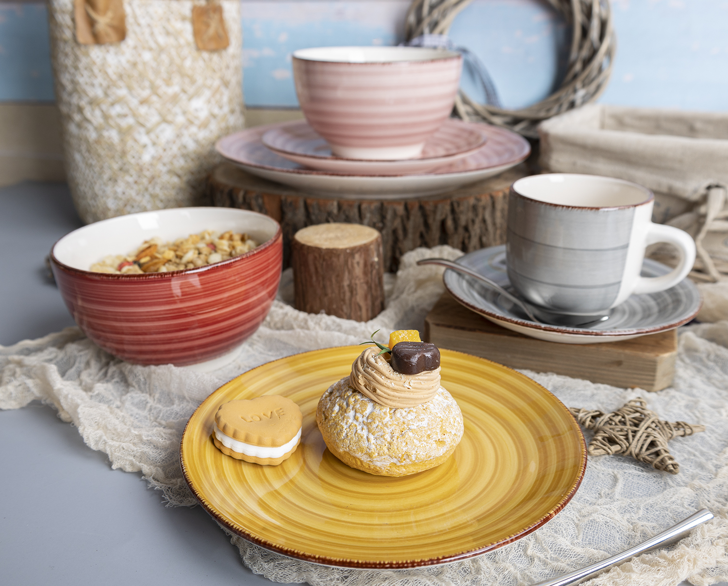 CHANGSHA HAPPY GO Fresh Color Striped Handpainted Fine Earthenware Dinnerware Set with Soft Pastel Tones and Minimalist Design |happygodinnerware.com