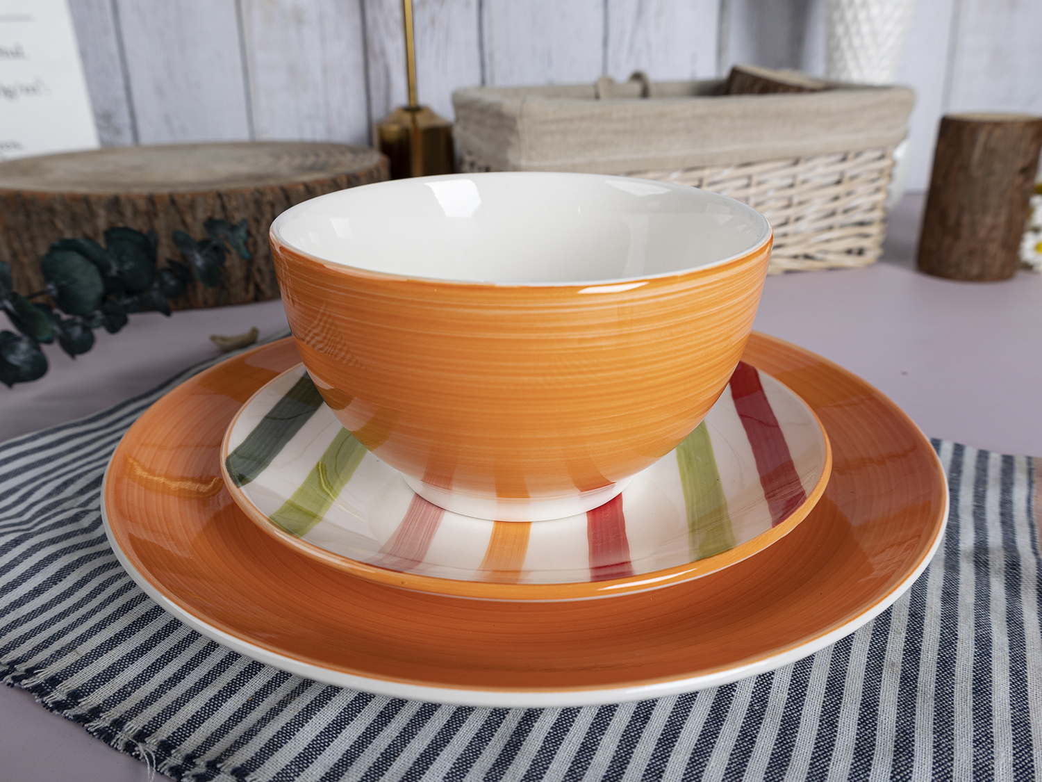 CHANGSHA HAPPY GO Green Wilderness Handpainted Fine Earthenware Dinnerware Set with Layered Green Brush Strokes and Natural Charm |happygodinnerware.com