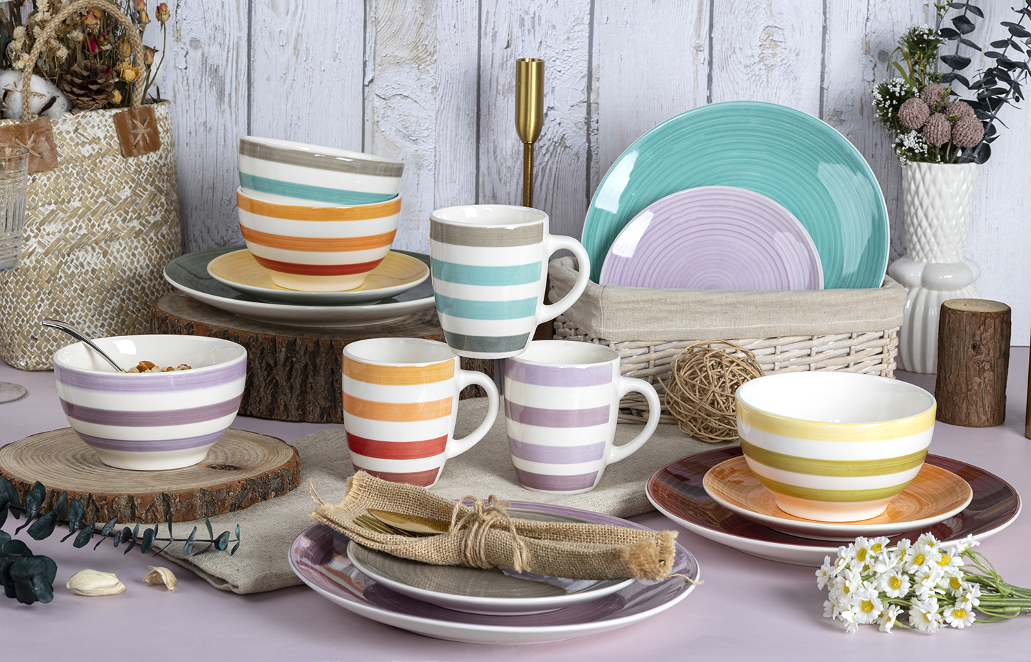 CHANGSHA HAPPY GO Fresh Plaid Handpainted Fine Earthenware Dinnerware Set with Colorful Grids and Casual Style  |happygodinnerware.com