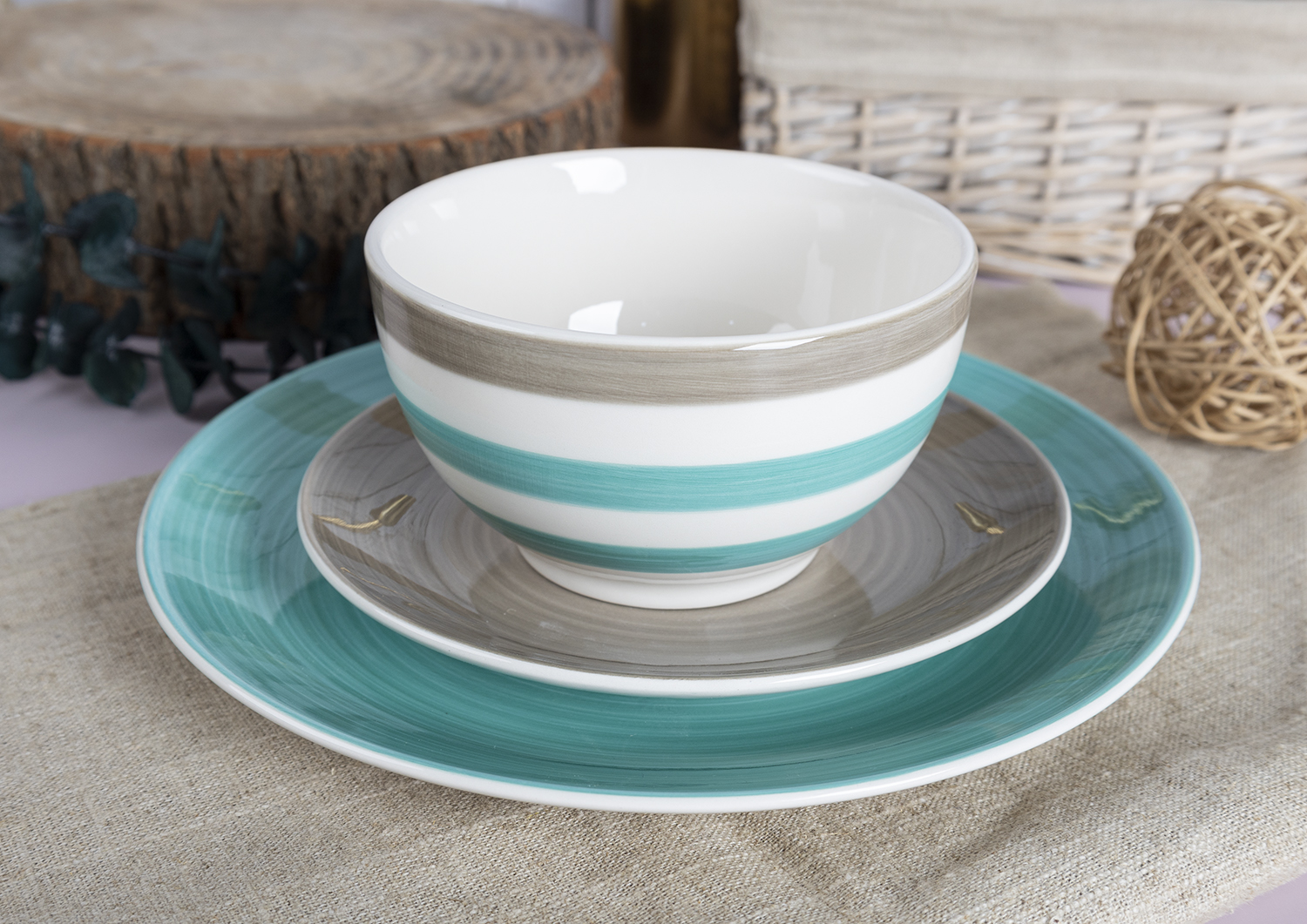 CHANGSHA HAPPY GO Fresh Plaid Handpainted Fine Earthenware Dinnerware Set with Colorful Grids and Casual Style  |happygodinnerware.com