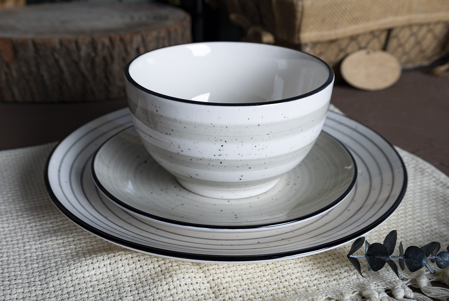 CHANGSHA HAPPY GO Multicolor Fine Earthware Dinnerware Set with Natural Speckled and Hand-Painted Line Patterns  |happygodinnerware.com