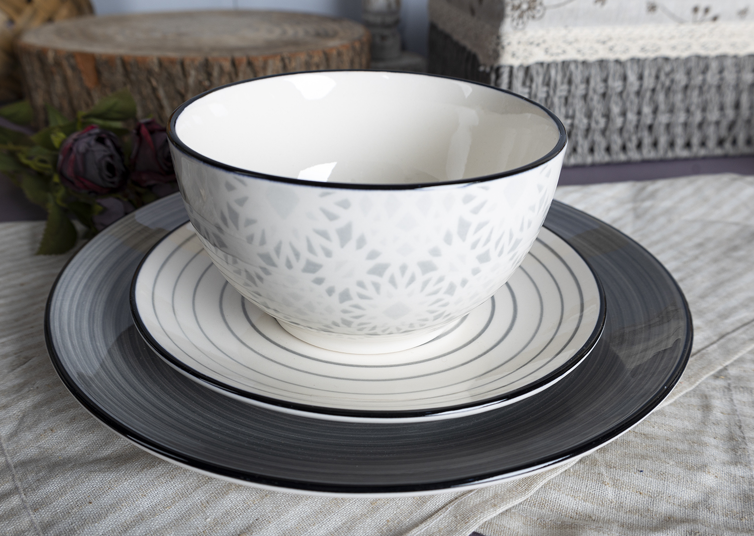 CHANGSHA HAPPY GO Fine Earthware Dinnerware Set with Speckled Finish and Hand-Painted Minimalist Floral Patterns  |happygodinnerware.com