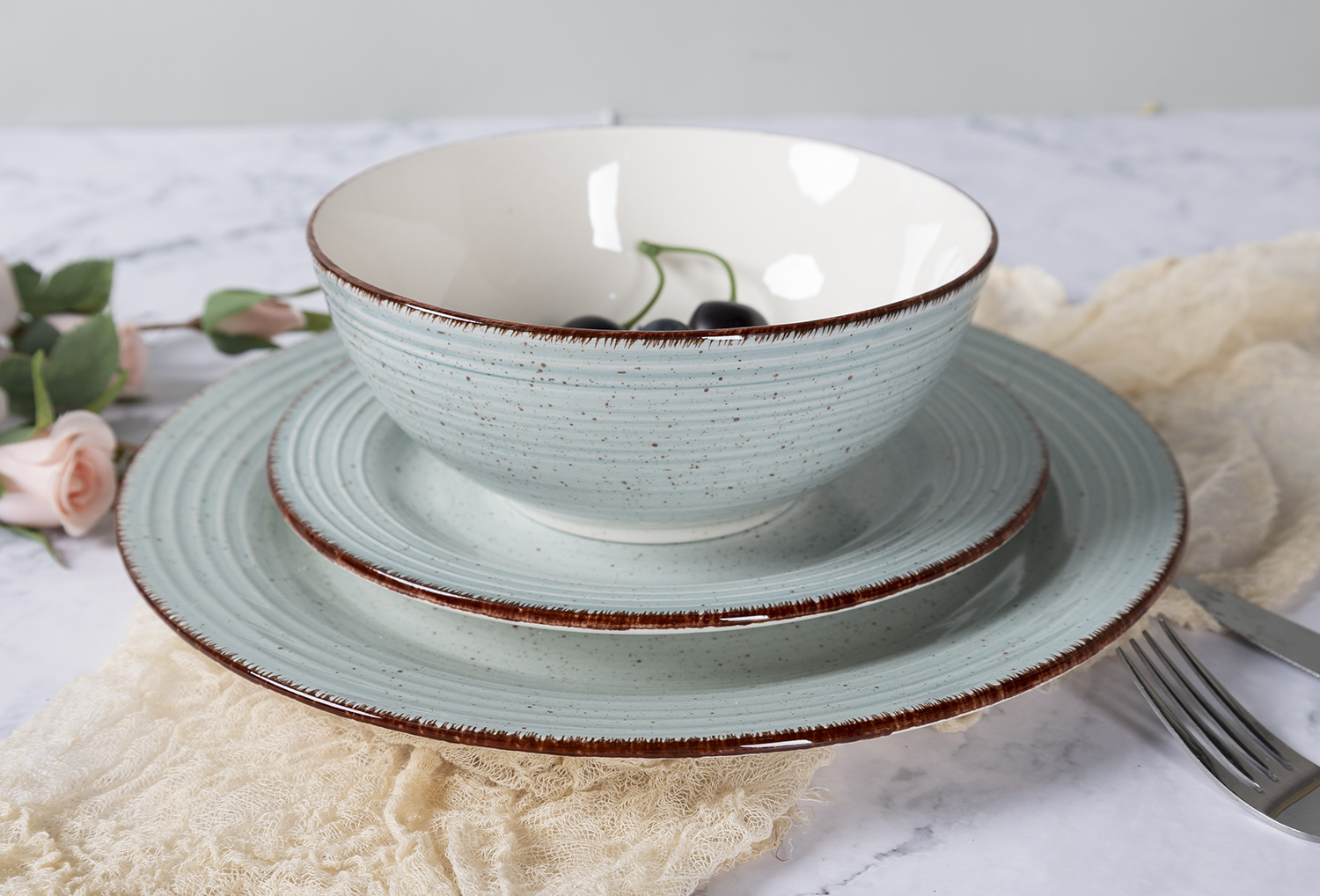 CHANGSHA HAPPY GO Fine Earthware Vintage Blue and Green Color-Block Dinnerware Set with Delicate Lined Accents  |happygodinnerware.com
