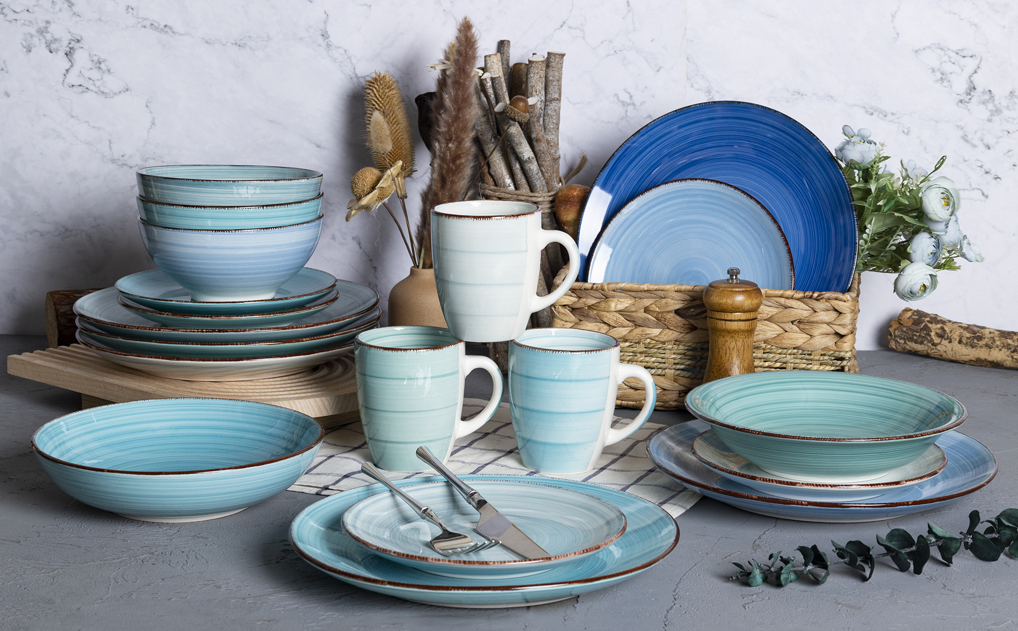 CHANGSHA HAPPY GO Fine Earthware Blue Tone Gradient Spinwash Hand-Painted Dinnerware Set with Elegant Color Layers  |happygodinnerware.com