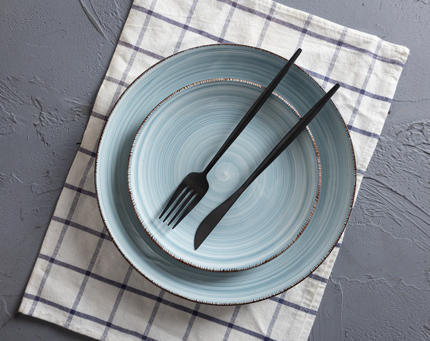 CHANGSHA HAPPY GO Fine Earthware Blue Tone Gradient Spinwash Hand-Painted Dinnerware Set with Elegant Color Layers  |happygodinnerware.com