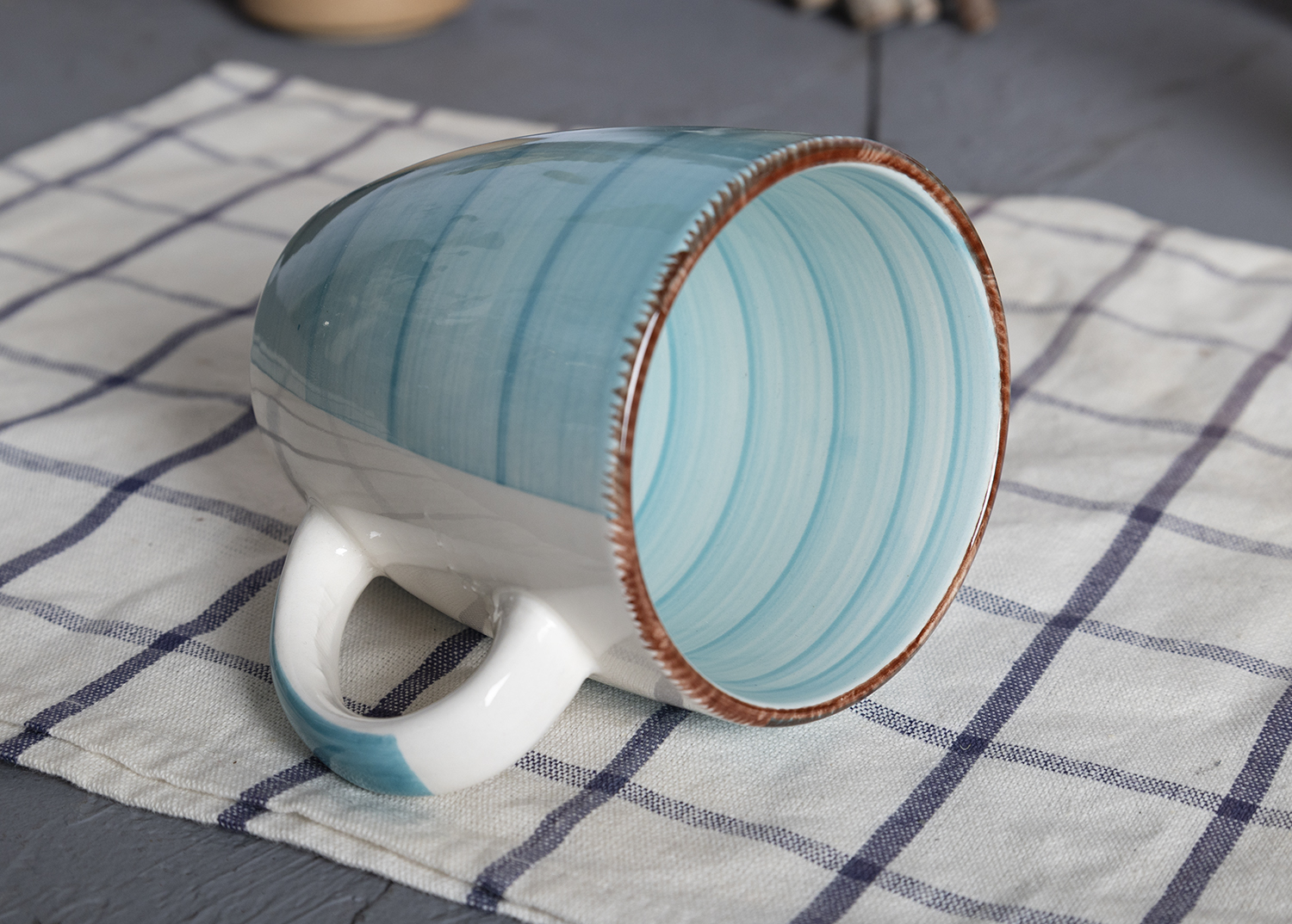 CHANGSHA HAPPY GO Fine Earthware Blue Tone Gradient Spinwash Hand-Painted Dinnerware Set with Elegant Color Layers  |happygodinnerware.com