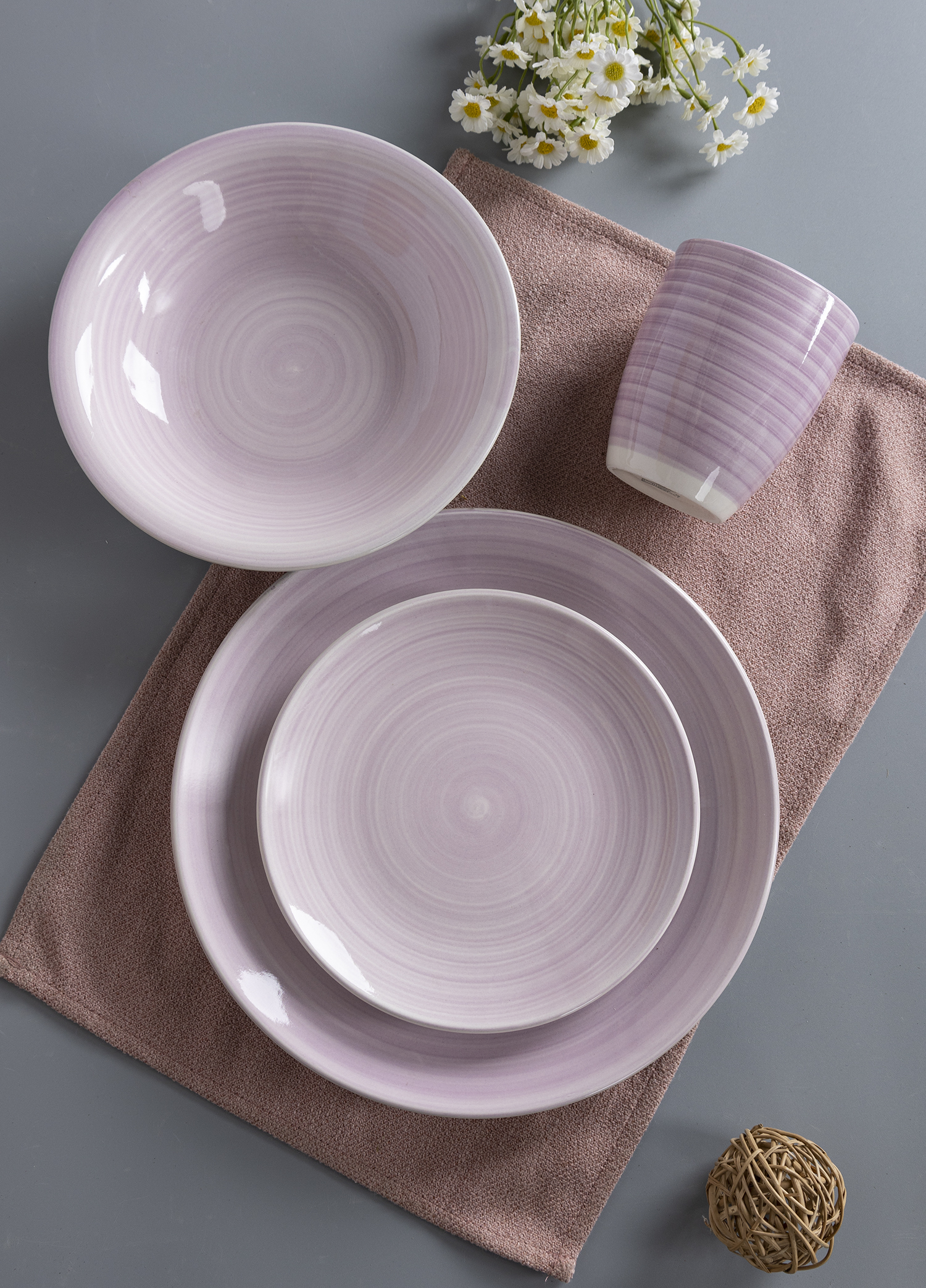 CHANGSHA HAPPY GO Fine Earthware Fresh Light Green Tone Hand-Painted Dinnerware Set with Subtle Linear Detailing  |happygodinnerware.com