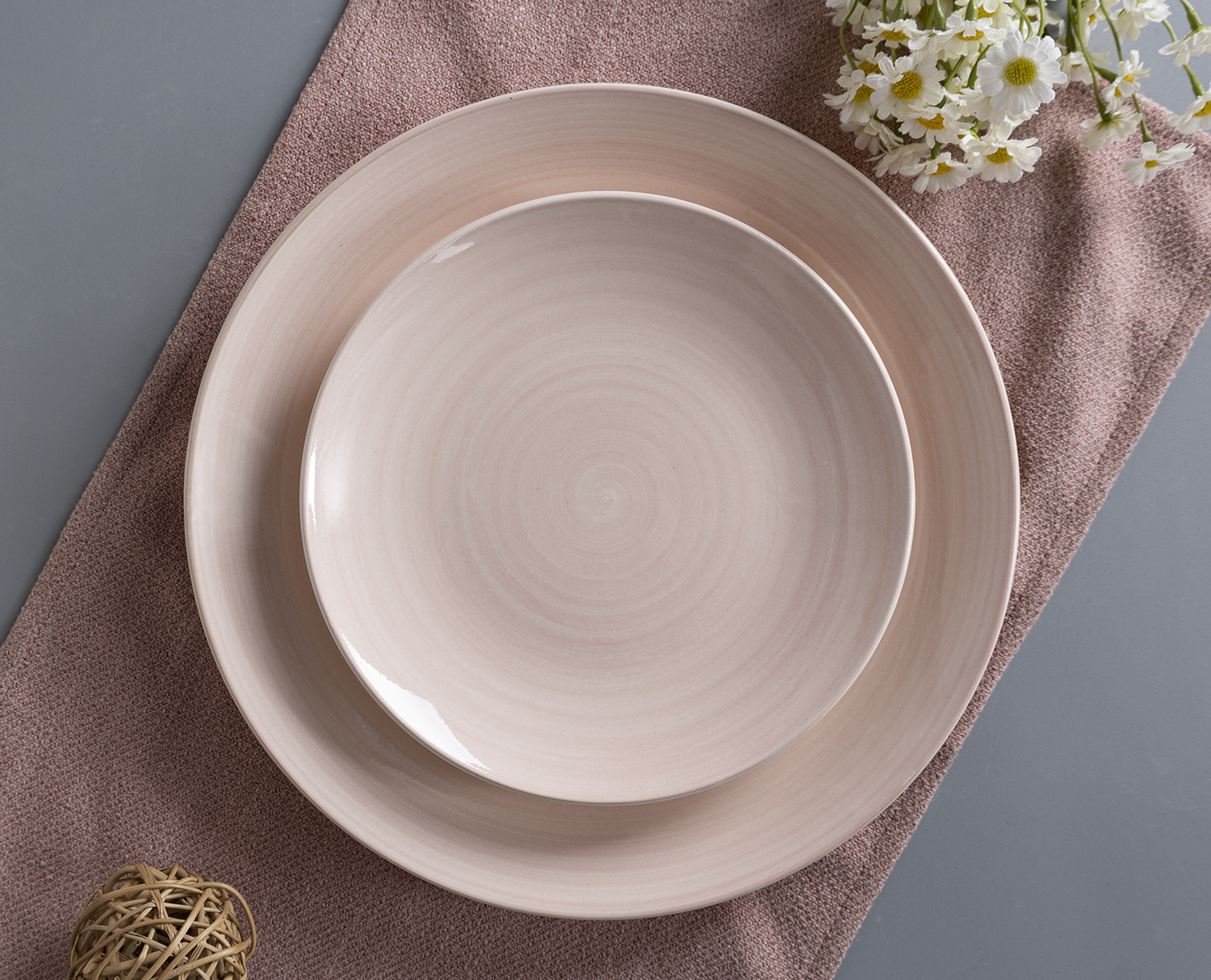 CHANGSHA HAPPY GO Fine Earthware Fresh Light Green Tone Hand-Painted Dinnerware Set with Subtle Linear Detailing  |happygodinnerware.com