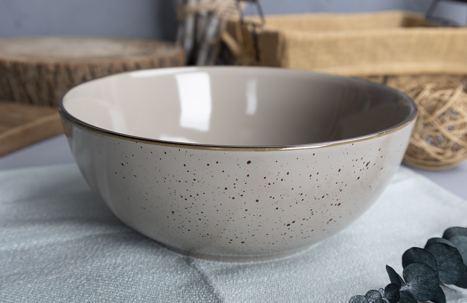 CHANGSHA HAPPY GO Two-Tone Reactive Glaze Stoneware Dinnerware Set with Speckled Finish and Metallic Rim Accent |happygodinnerware.com