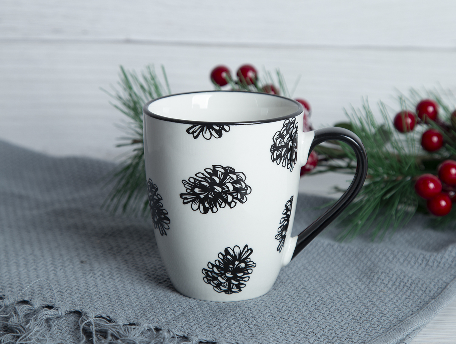 CHANGSHA HAPPY GO Modern Black and White Christmas Printed Porcelain Dinnerware Set |happygodinnerware.com