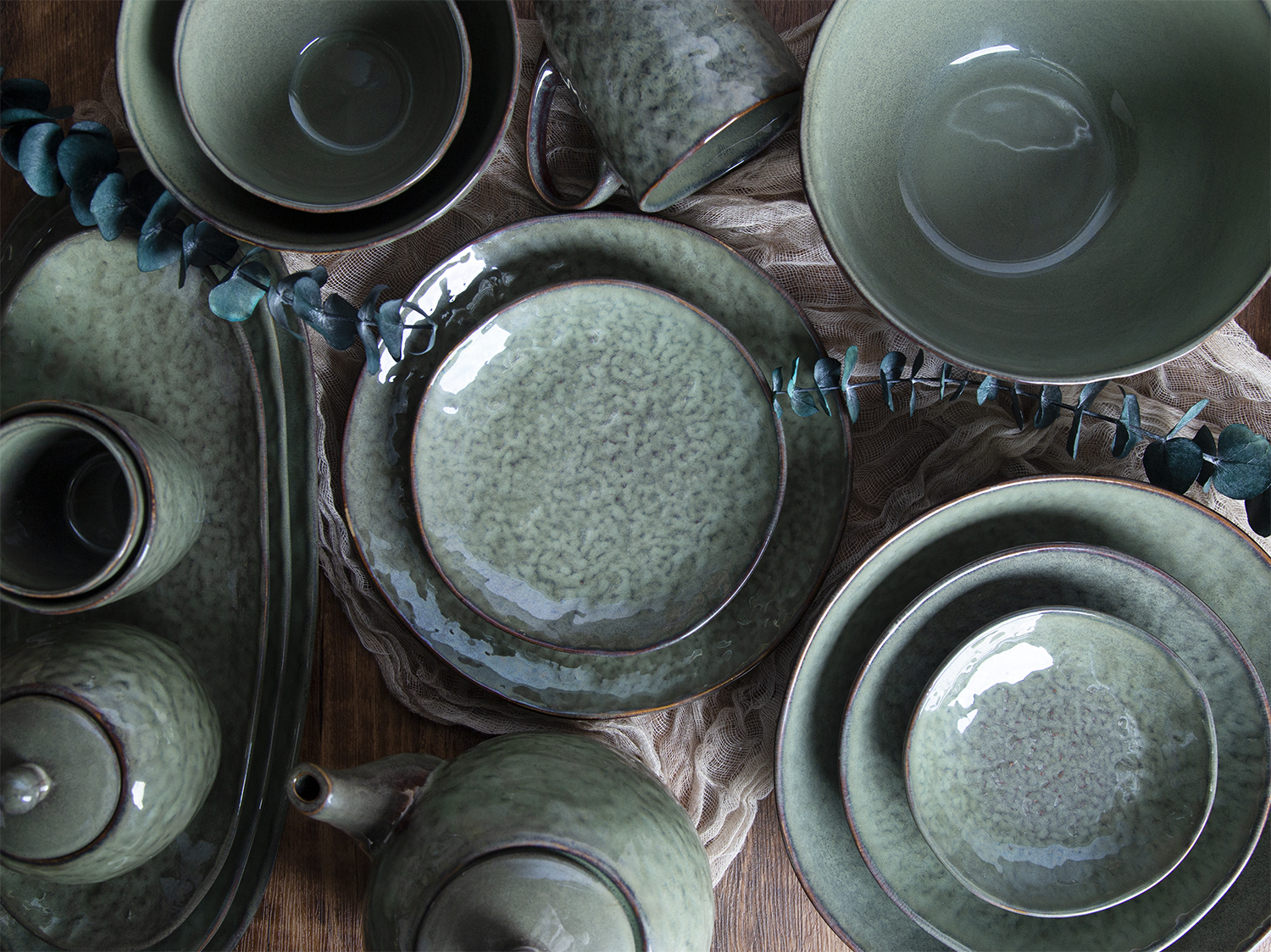 CHANGSHA HAPPY GO Unique Shaped Red Reactive Glaze Ceramic Tableware |happygodinnerware.com