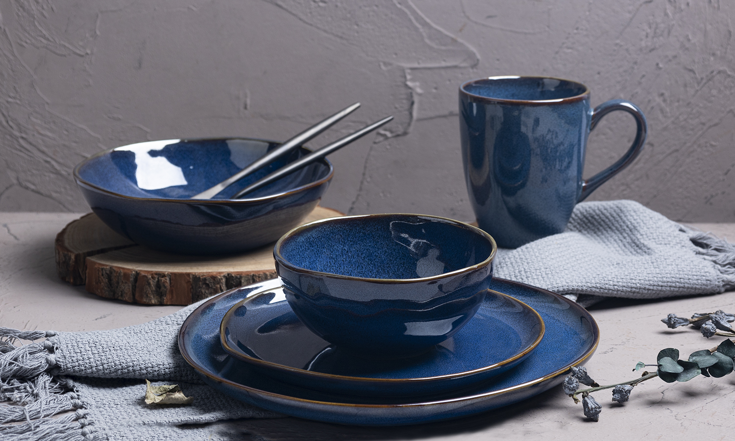 CHANGSHA HAPPY GO Midnight Blue Reactive Glaze Stoneware Dinnerware Set – Elegant Plates, Bowls & Mugs with Subtle Rim Detail|happygodinnerware.com