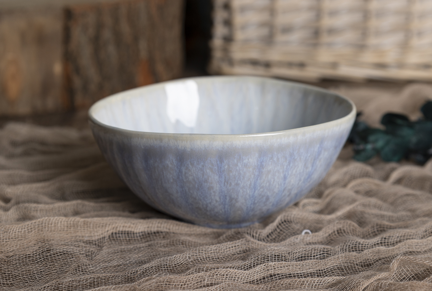 CHANGSHA HAPPY GO  Botanical Leaf-Shaped Blue Reactive Glaze Ceramic Plate Collection with Natural Veining Design |Dopamine Series Ceramics  |happygodinnerware.com