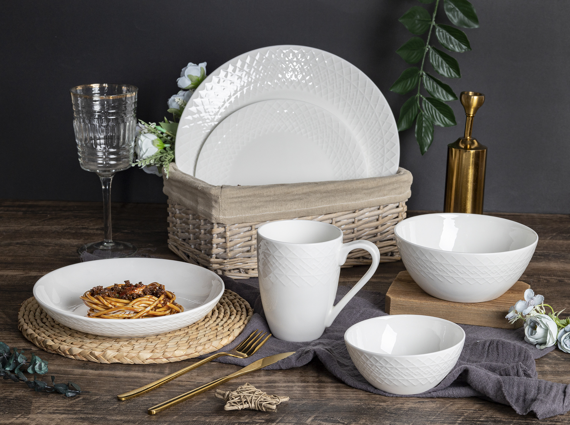 CHANGSHA HAPPY GO Diamond-Pattern Embossed Bone China Dinner Set with Glossy Finish for Luxury Kitchen and Restaurant Use |happygodinnerware.com