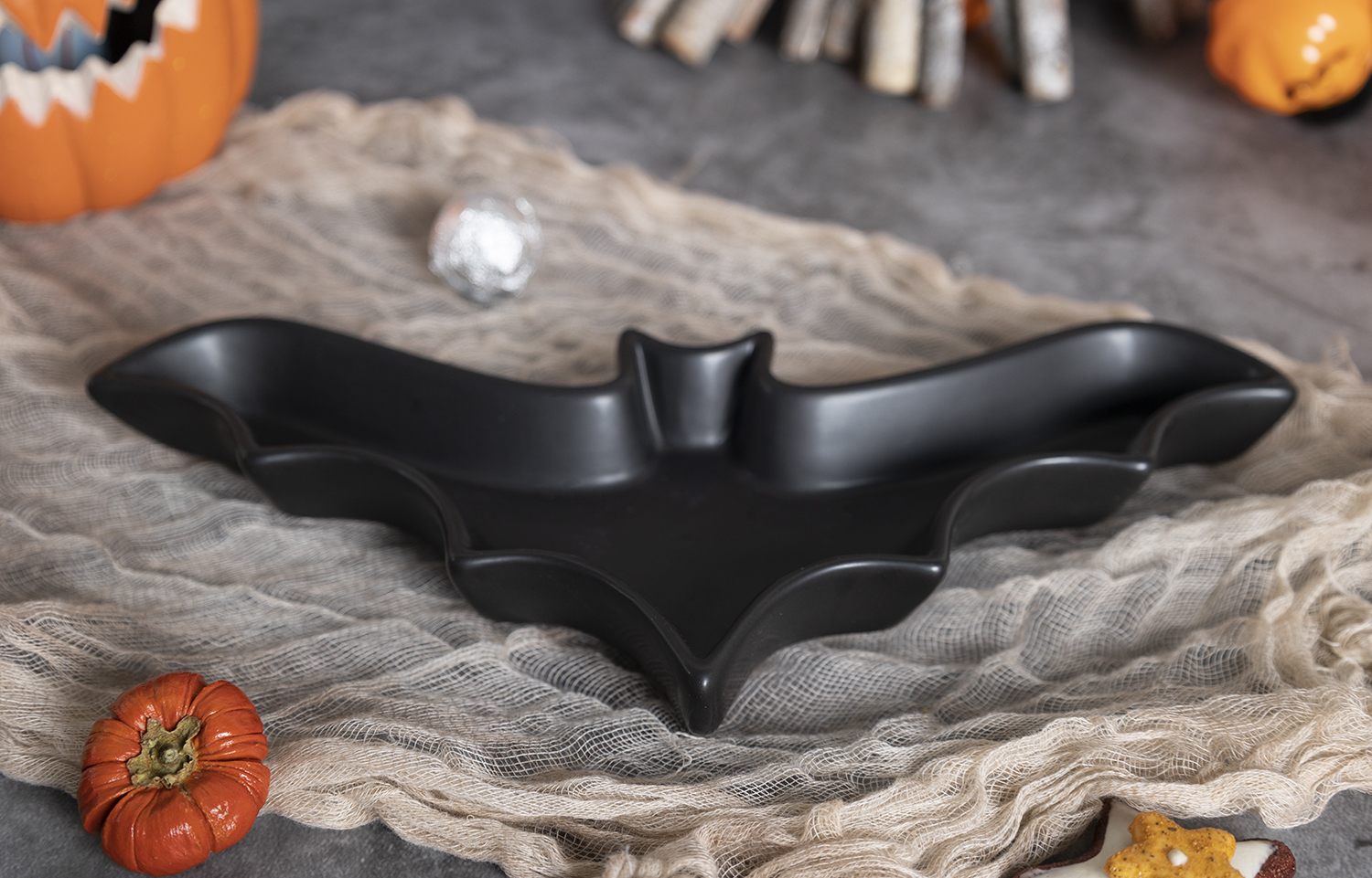 CHANGSHA HAPPY GO Halloween Shaped Plates & Bowls in White Cloud Clay |happygodinnerware.com
