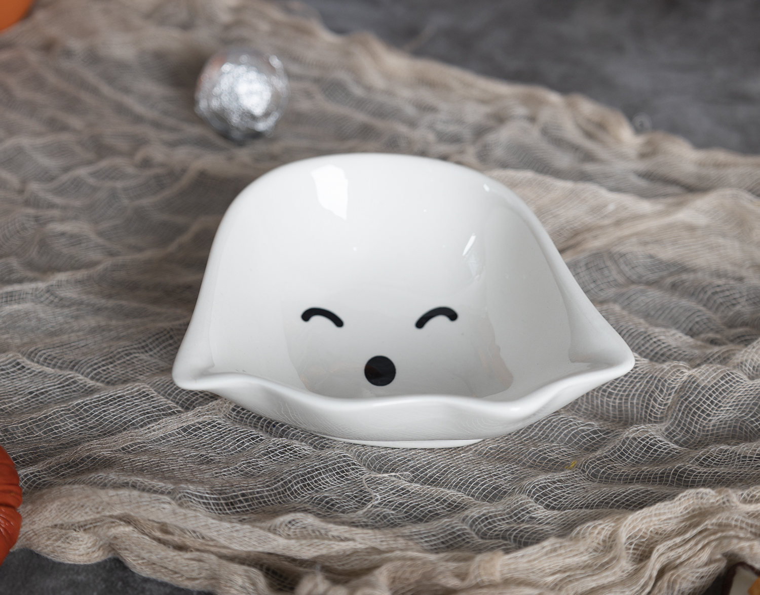CHANGSHA HAPPY GO Halloween Shaped Plates & Bowls in White Cloud Clay |happygodinnerware.com